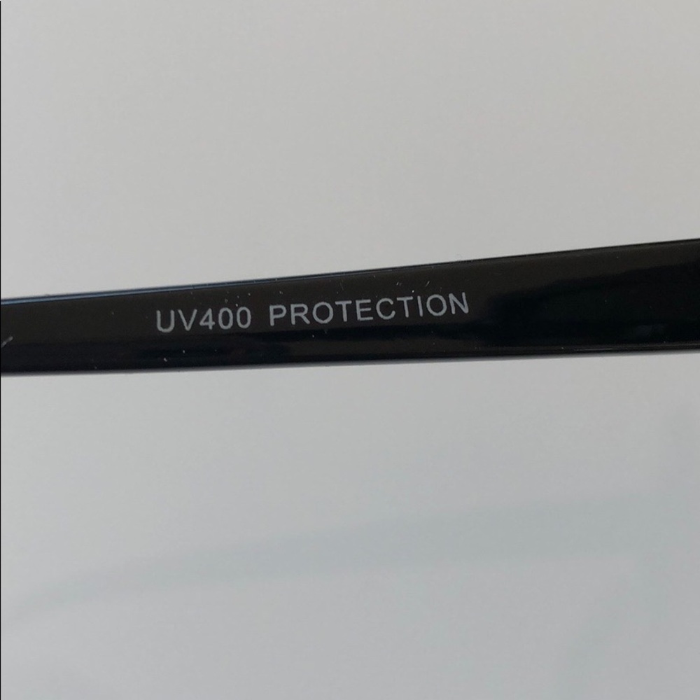Black frame silver mirrored lens sunglasses - Picture 8 of 8
